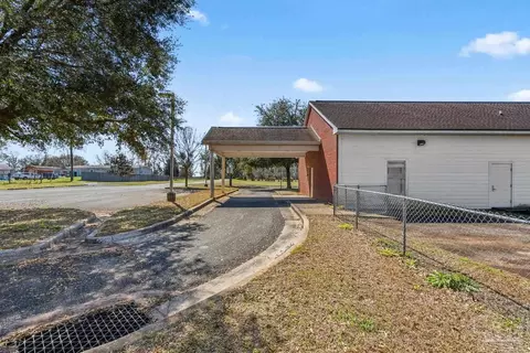 Exterior - 2828 Harvest Rd, Jay, FL 32565 photo 4 of 17