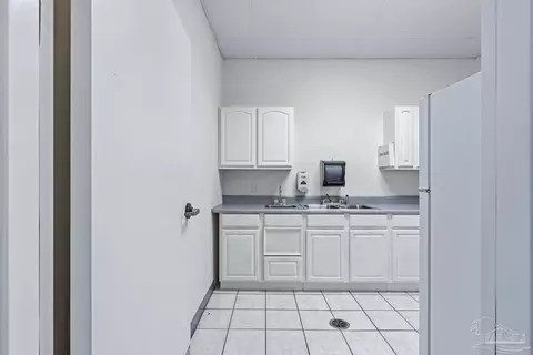 Kitchen - 2828 Harvest Rd, Jay, FL 32565 photo 2 of 2