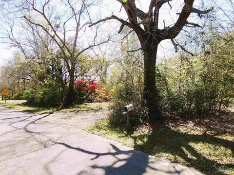 309 Crowndale Rd, Cantonment, FL 32533