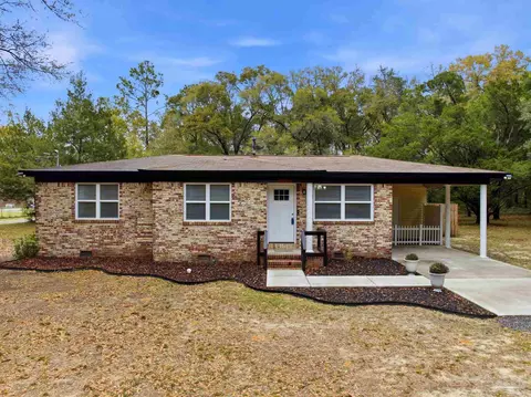 6464 Magnolia St, Milton, FL 32570