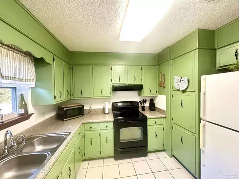 Kitchen - 5057 Babb Ln, Pace, FL 32571 photo 1 of 2