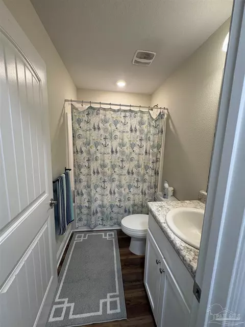 Bath - 5653 Burr St, Milton, FL 32570 photo 3 of 4