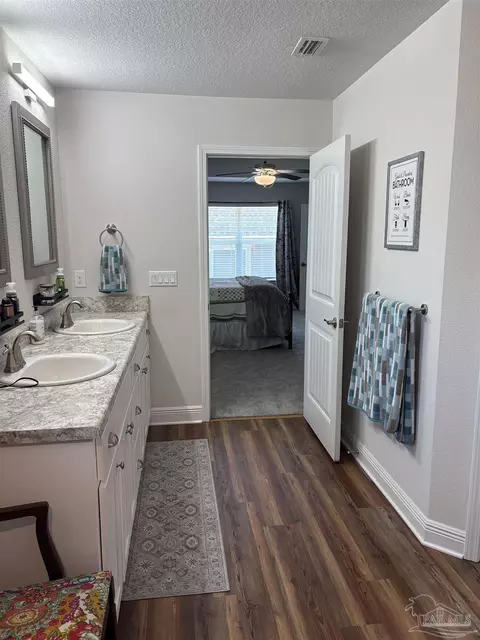 Bath - 5653 Burr St, Milton, FL 32570 photo 4 of 4