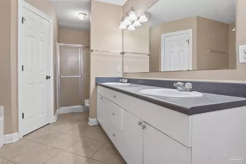 Bath - 3243 Moss Pt Ln, Cantonment, FL 32533 photo 1 of 3