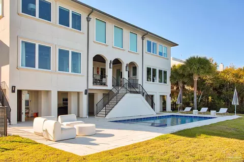 525 Deer Point Dr, Gulf Breeze, FL 32561