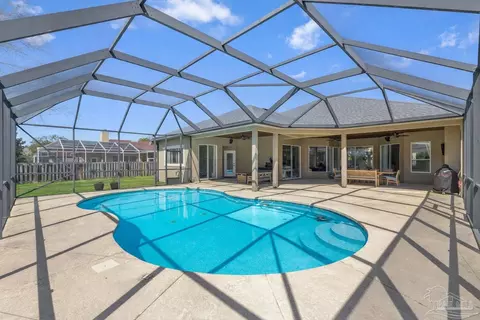 1183 Grand Pointe Dr, Gulf Breeze, FL 32563