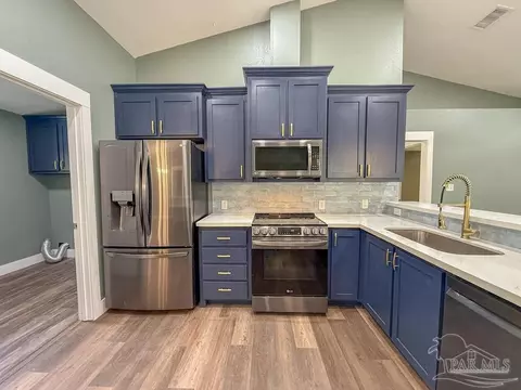 Kitchen - 6020 Enfinger Rd, Pace, FL 32571 photo 4 of 5