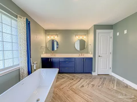 Bath - 6020 Enfinger Rd, Pace, FL 32571 photo 3 of 7