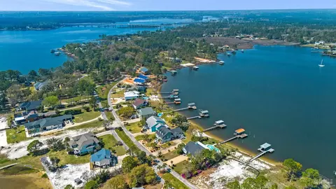 View/Area - 7808 Petersen Pt Rd, Milton, FL 32583 photo 2 of 7