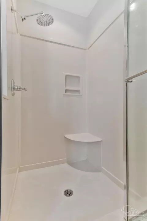 Bath - 7808 Petersen Pt Rd, Milton, FL 32583 photo 3 of 5