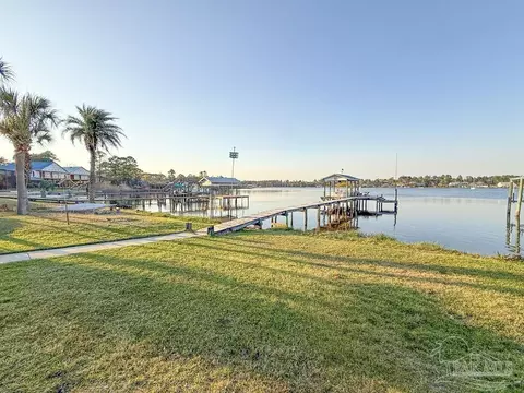View/Area - 7808 Petersen Pt Rd, Milton, FL 32583 photo 6 of 7