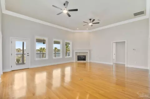 Living - 7808 Petersen Pt Rd, Milton, FL 32583 photo 2 of 4