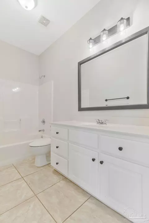 Bath - 7808 Petersen Pt Rd, Milton, FL 32583 photo 1 of 5