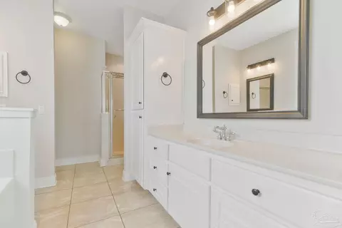 Bath - 7808 Petersen Pt Rd, Milton, FL 32583 photo 2 of 5