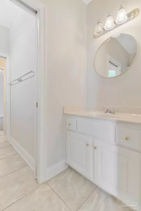 Bath - 7808 Petersen Pt Rd, Milton, FL 32583 photo 4 of 5