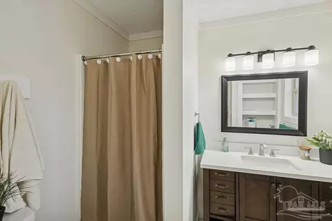 Bath - 10841 Luker Way # A, Jay, FL 32565 photo 5 of 9