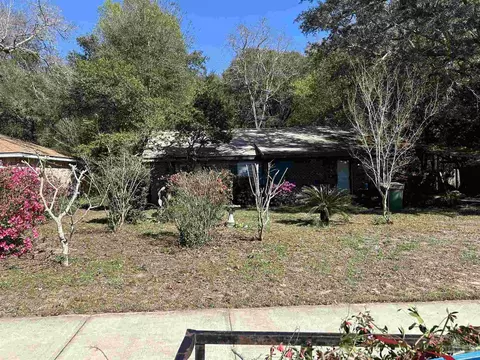5800 Avondale Rd, Pensacola, FL 32526