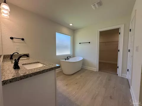 Bath - 5223 Wahoo Rd, Pace, FL 32571 photo 3 of 3