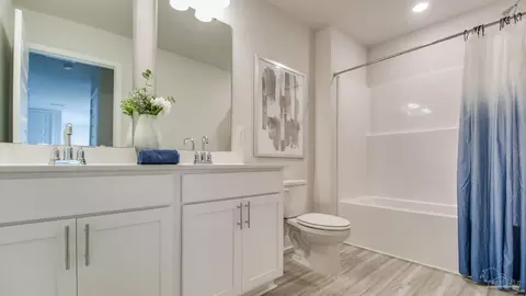 Bath - 8792 Philippi St, Milton, FL 32583 photo 1 of 1