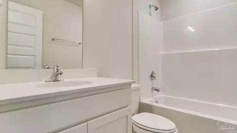 Bath - 8689 Philippi St, Milton, FL 32583 photo 2 of 3