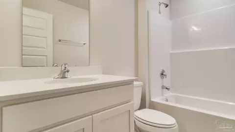 Bath - 8689 Philippi St, Milton, FL 32583 photo 3 of 3