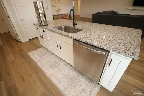 Kitchen - 2651 Ten Mile Rd, Pace, FL 32571 photo 5 of 8