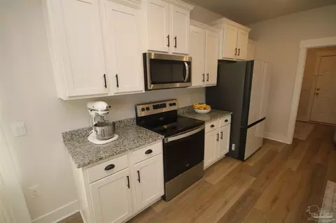 Kitchen - 2651 Ten Mile Rd, Pace, FL 32571 photo 4 of 8