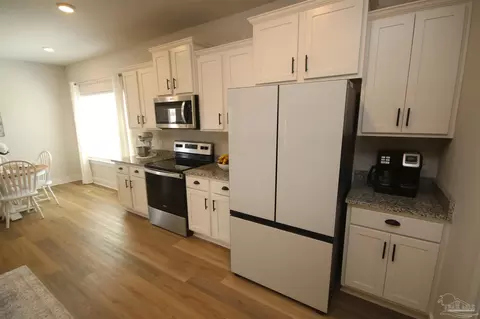Kitchen - 2651 Ten Mile Rd, Pace, FL 32571 photo 3 of 8