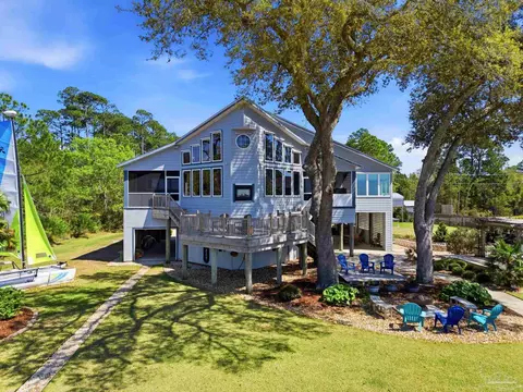 5556 Michael Dr, Milton, FL 32583