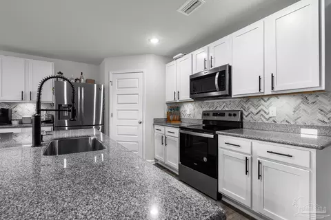 Kitchen - 5585 Lancelot Tr, Milton, FL 32583 photo 2 of 5