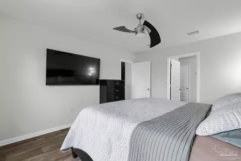 Bedroom - 5585 Lancelot Tr, Milton, FL 32583 photo 3 of 6