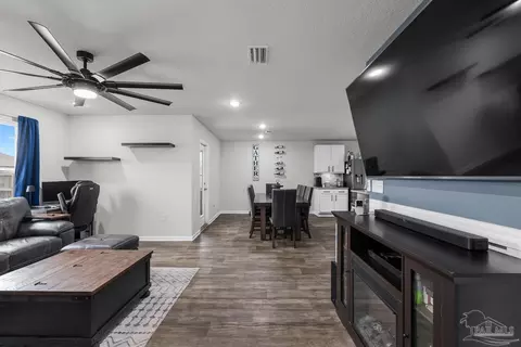 Entry Way - 5585 Lancelot Tr, Milton, FL 32583 photo 3 of 5