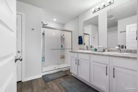 Bath - 5585 Lancelot Tr, Milton, FL 32583 photo 1 of 4