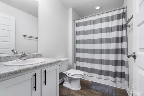 Bath - 5585 Lancelot Tr, Milton, FL 32583 photo 4 of 4