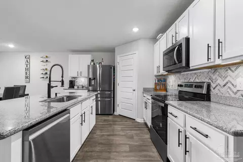 Kitchen - 5585 Lancelot Tr, Milton, FL 32583 photo 1 of 5