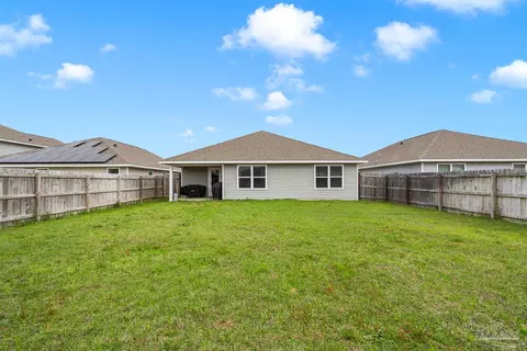 Exterior - 5585 Lancelot Tr, Milton, FL 32583 photo 4 of 5