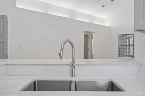Kitchen - 809 Bunting Ct, Cantonment, FL 32533 photo 2 of 2