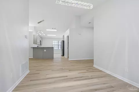 Entry Way - 809 Bunting Ct, Cantonment, FL 32533 photo 2 of 5