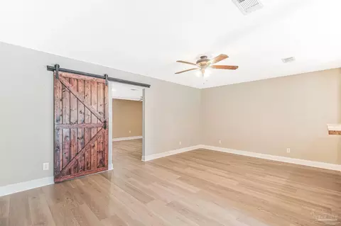 Living - 4285 Lindsey Ln, Pace, FL 32571 photo 3 of 7