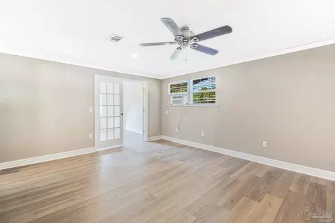 Living - 4285 Lindsey Ln, Pace, FL 32571 photo 5 of 7
