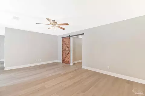 Living - 4285 Lindsey Ln, Pace, FL 32571 photo 4 of 7