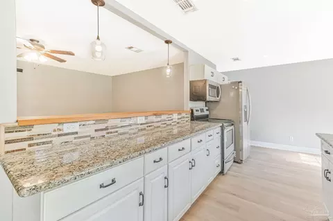 Kitchen - 4285 Lindsey Ln, Pace, FL 32571 photo 5 of 5