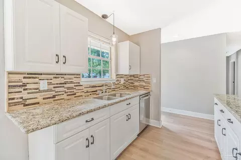 Kitchen - 4285 Lindsey Ln, Pace, FL 32571 photo 3 of 5