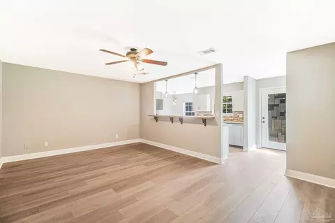 Living - 4285 Lindsey Ln, Pace, FL 32571 photo 2 of 7