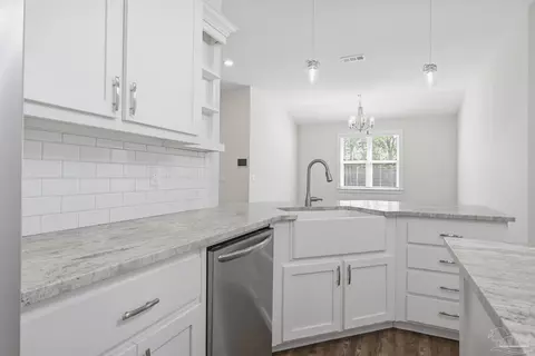 Kitchen - 3300 Eagle St, Cantonment, FL 32533 photo 3 of 7