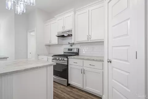 Kitchen - 3300 Eagle St, Cantonment, FL 32533 photo 5 of 7