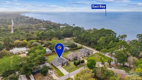 1911 Ladybird Ln, Gulf Breeze, FL 32563