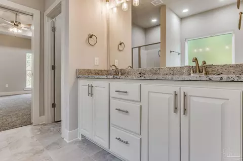 Bath - 4316 Watkins St, Pace, FL 32571 photo 5 of 8