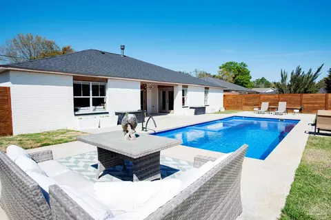 Exterior - 121 Villacrest Dr, Crestview, FL 32536 photo 8 of 14