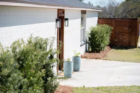 Exterior - 121 Villacrest Dr, Crestview, FL 32536 photo 11 of 14